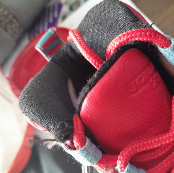 Toddler Air Jordan sz 10C - Picture 8 of 11